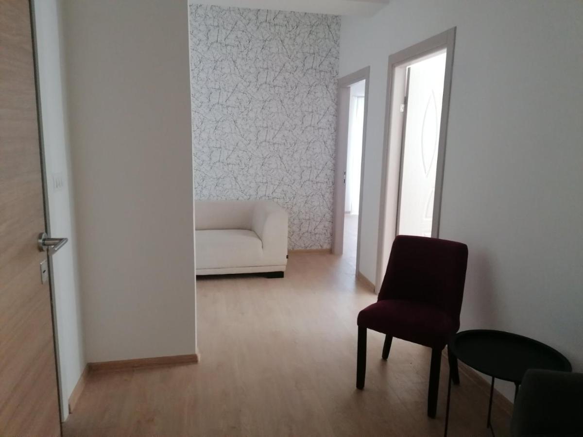 Hostel Denica Skopje Luaran gambar